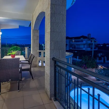 Stone Lika Casa de Férias