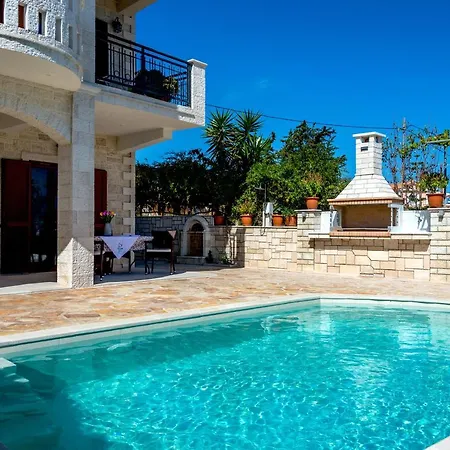 Stone Lika Ferienhaus *